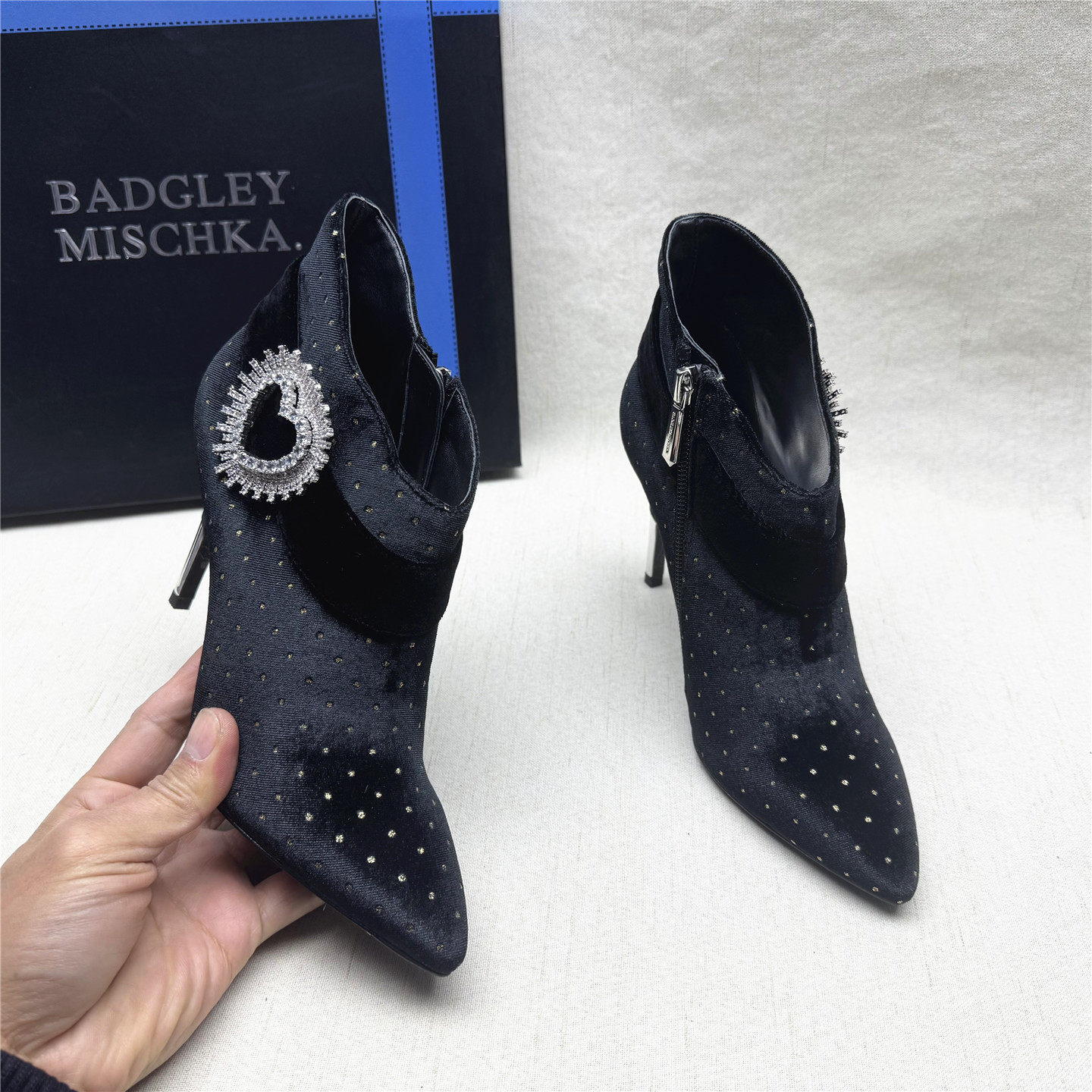 Badgley Mischka正品撤柜爱心水钻尖头高跟时装靴女秋冬新款短靴
