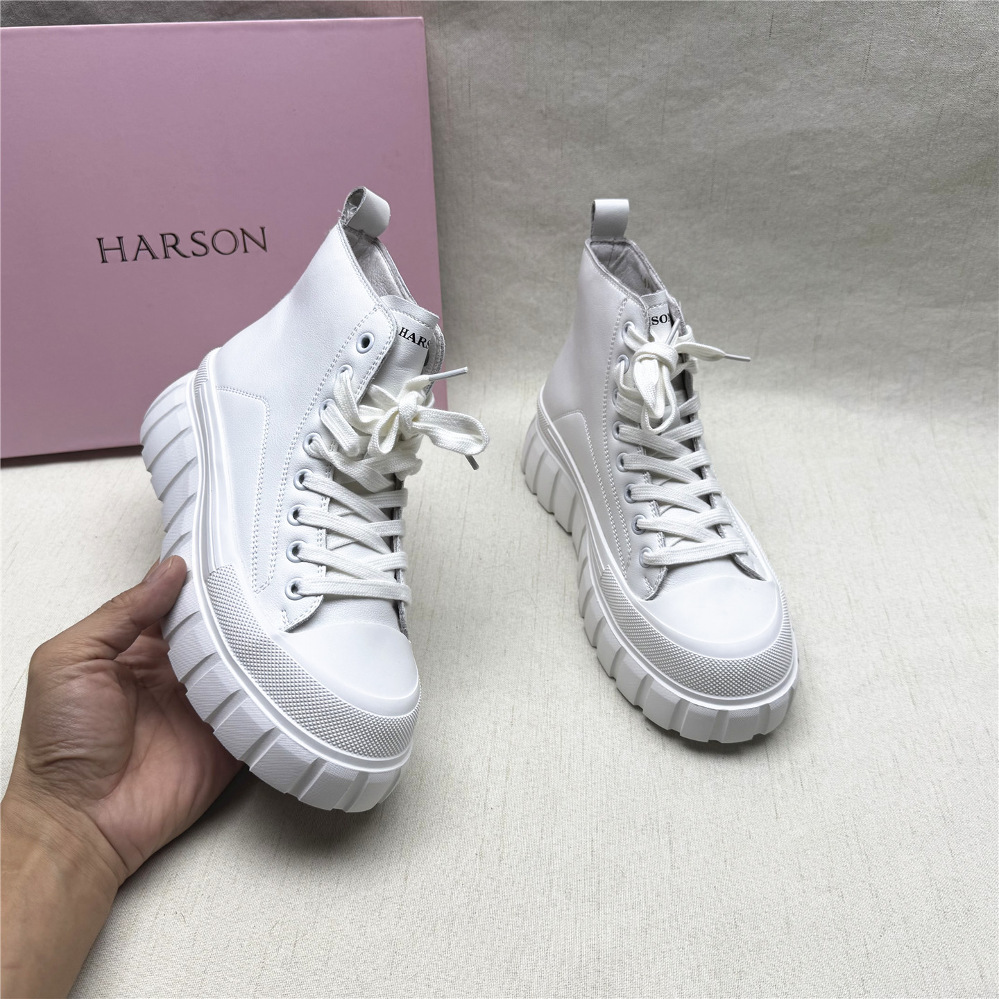 38码Harson/哈森正品撤柜厚底休闲高帮鞋女秋冬新款交叉绑带单鞋