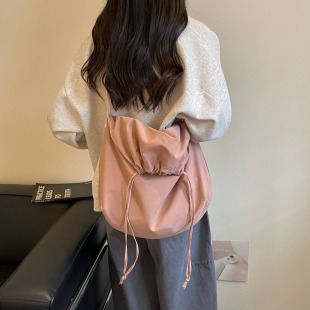 2026新款秋冬季日系轻便休闲抽绳布包包女潮百搭学生单肩斜挎背包