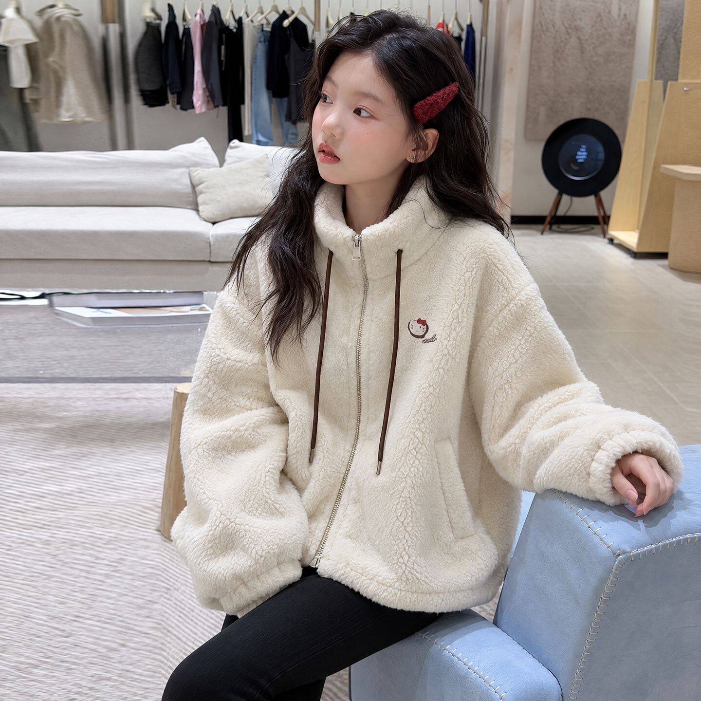 波拉童装女童韩系绣花卡通猫咪毛毛衣2026冬装小女孩加厚立领外套