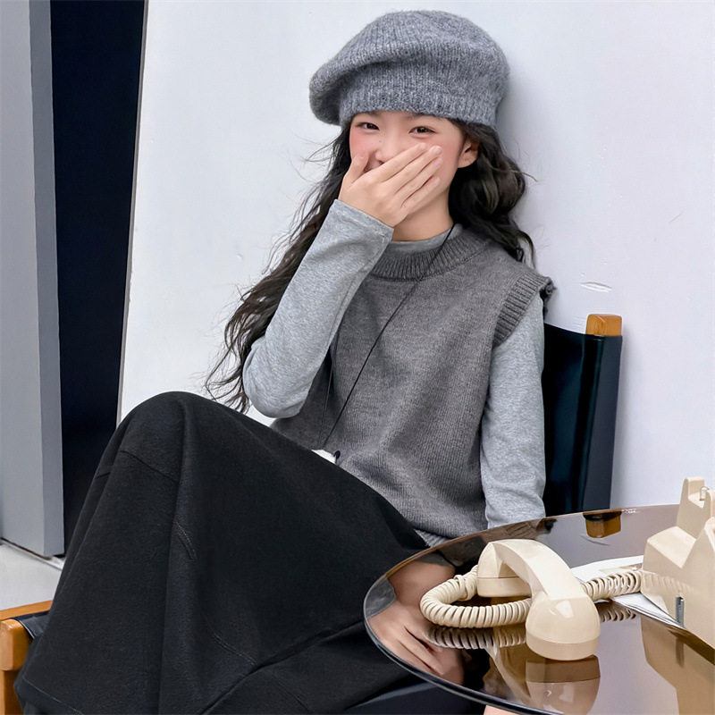 波拉童装2026冬装女童秋冬韩系女大童叠穿针织马甲打底衫半身裙三