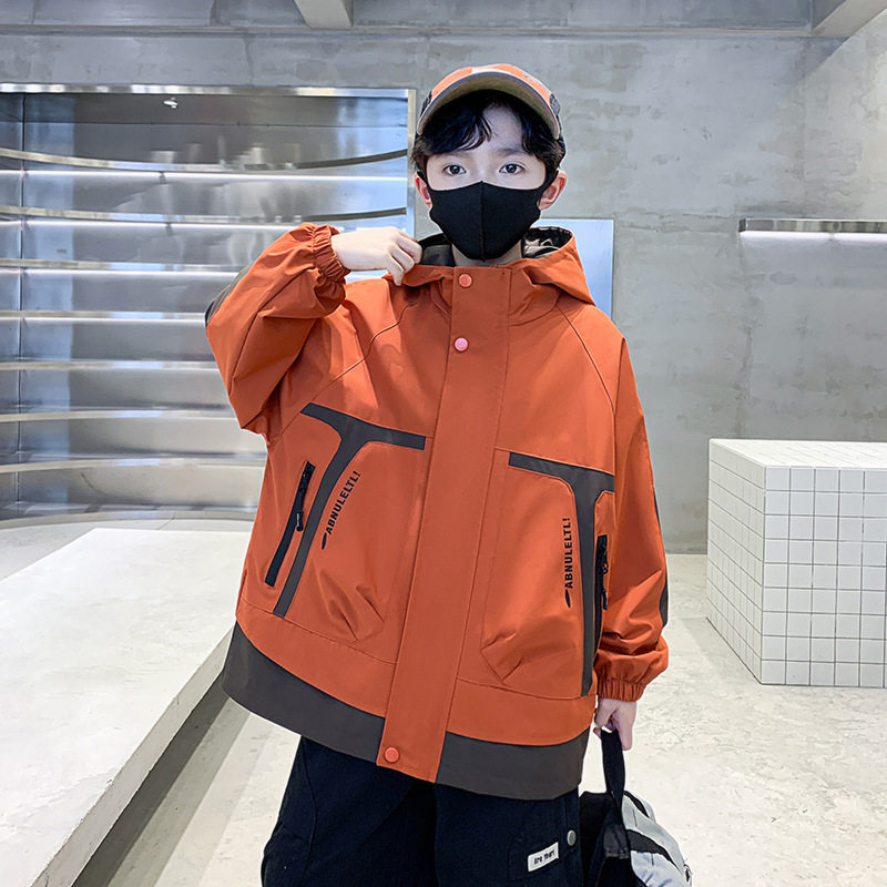 波拉童装童装男童连帽外套春秋款2025痞帅防风户外秋季冲锋衣夹克