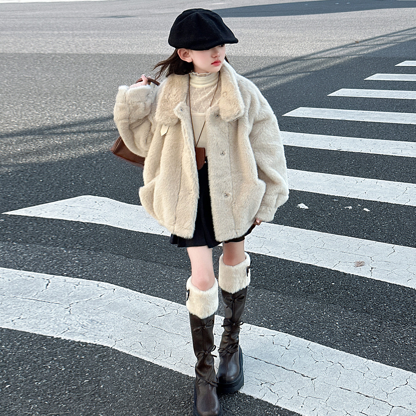波拉童装女童皮毛一体外套2026冬装冬装大童皮草女孩立领短款毛毛