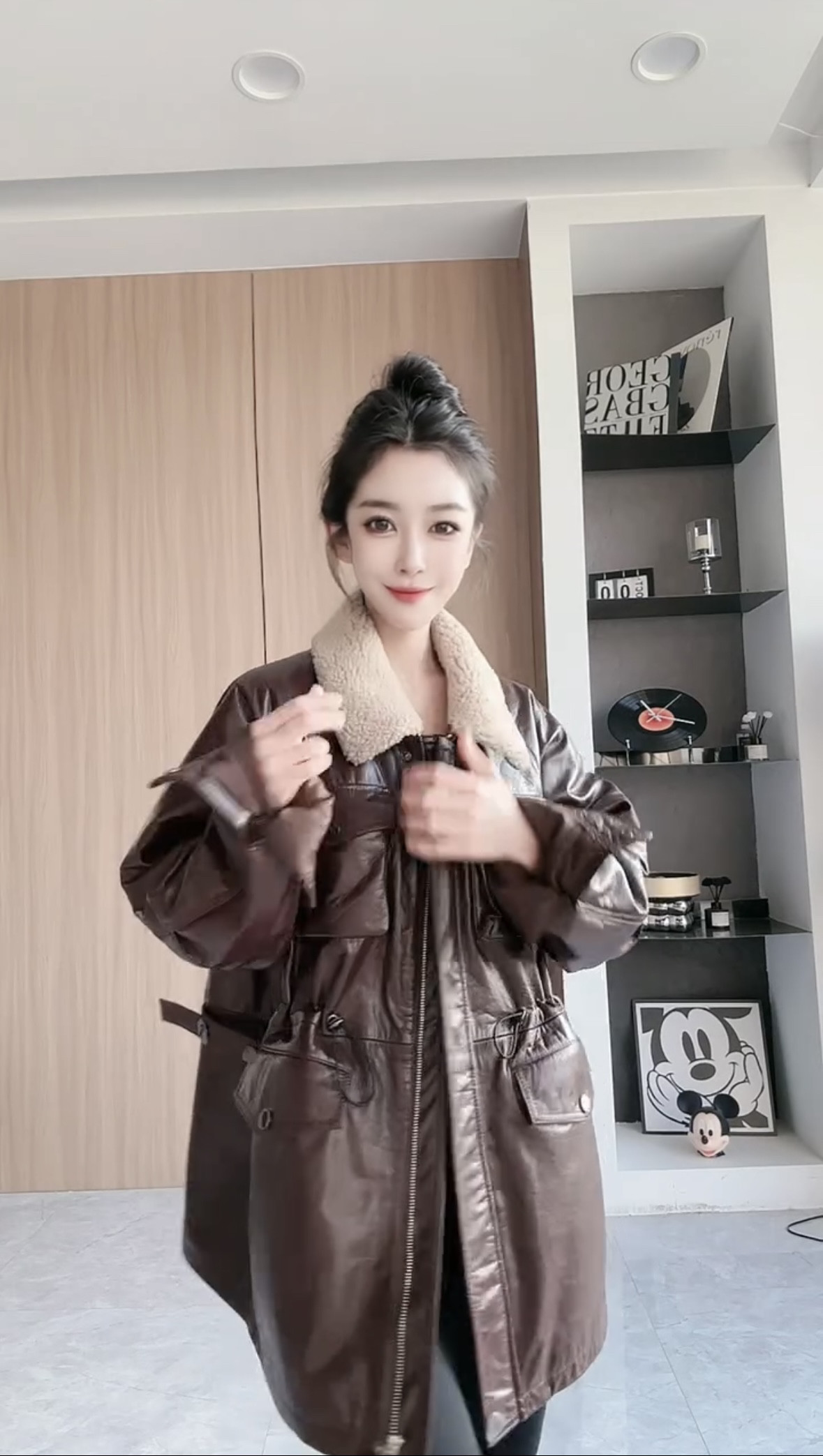 海宁时尚秋冬新款爆款皮衣外套女高级感小个子真皮短款棉服高级潮
