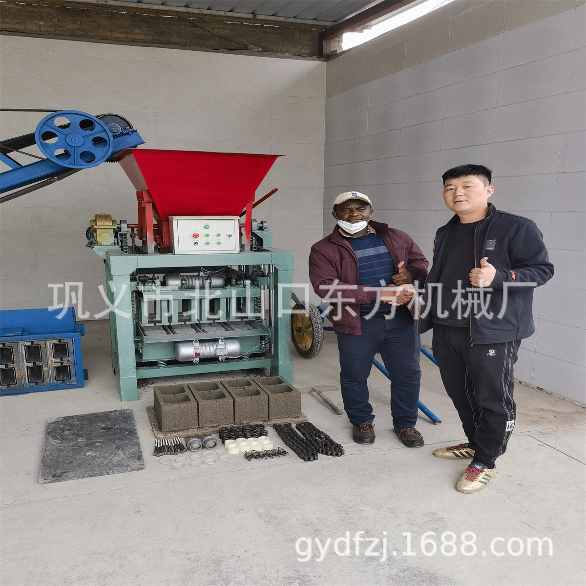 外国用户采购4-35B料斗390-190-190空心水泥砖机操作简单可出口,机械设备,其他机械设备,淘宝优惠券,粉丝福利购,淘宝优惠卷