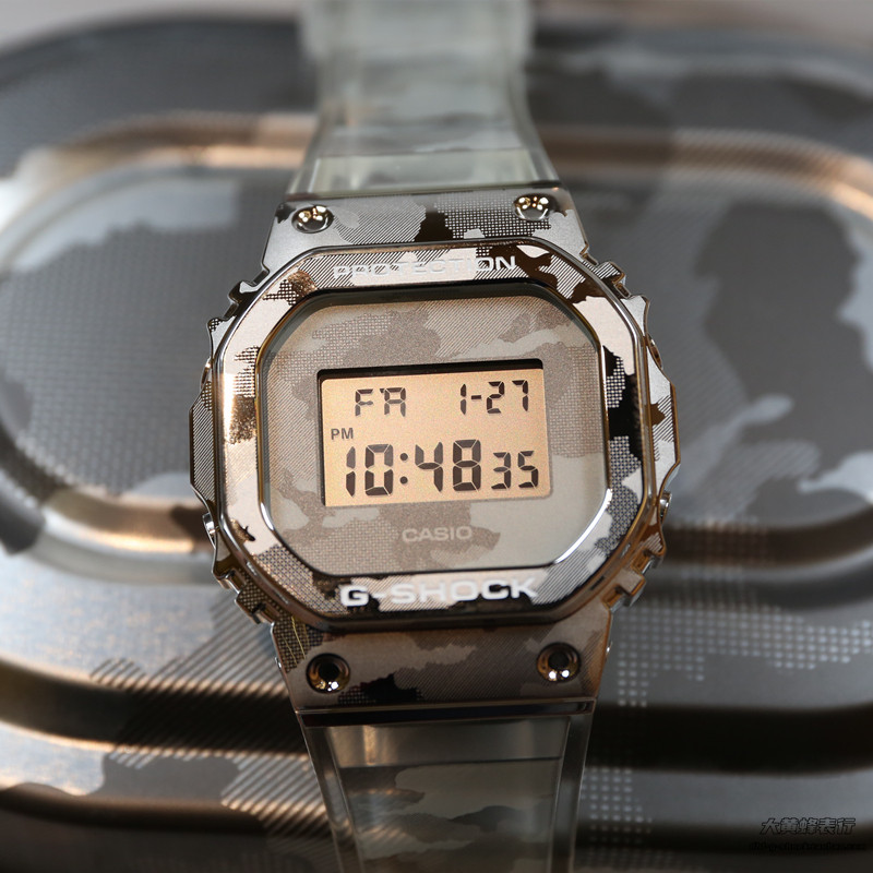 卡西欧G-SHOCK金属冰川白迷彩方块防水手表 GM-5600SCM-1礼盒套装