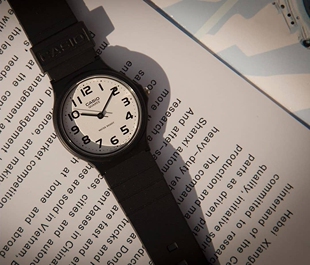 CASIO卡西指针电子表男女乔妹同款学生经典石英MQ-24-7b MQ24-7b2