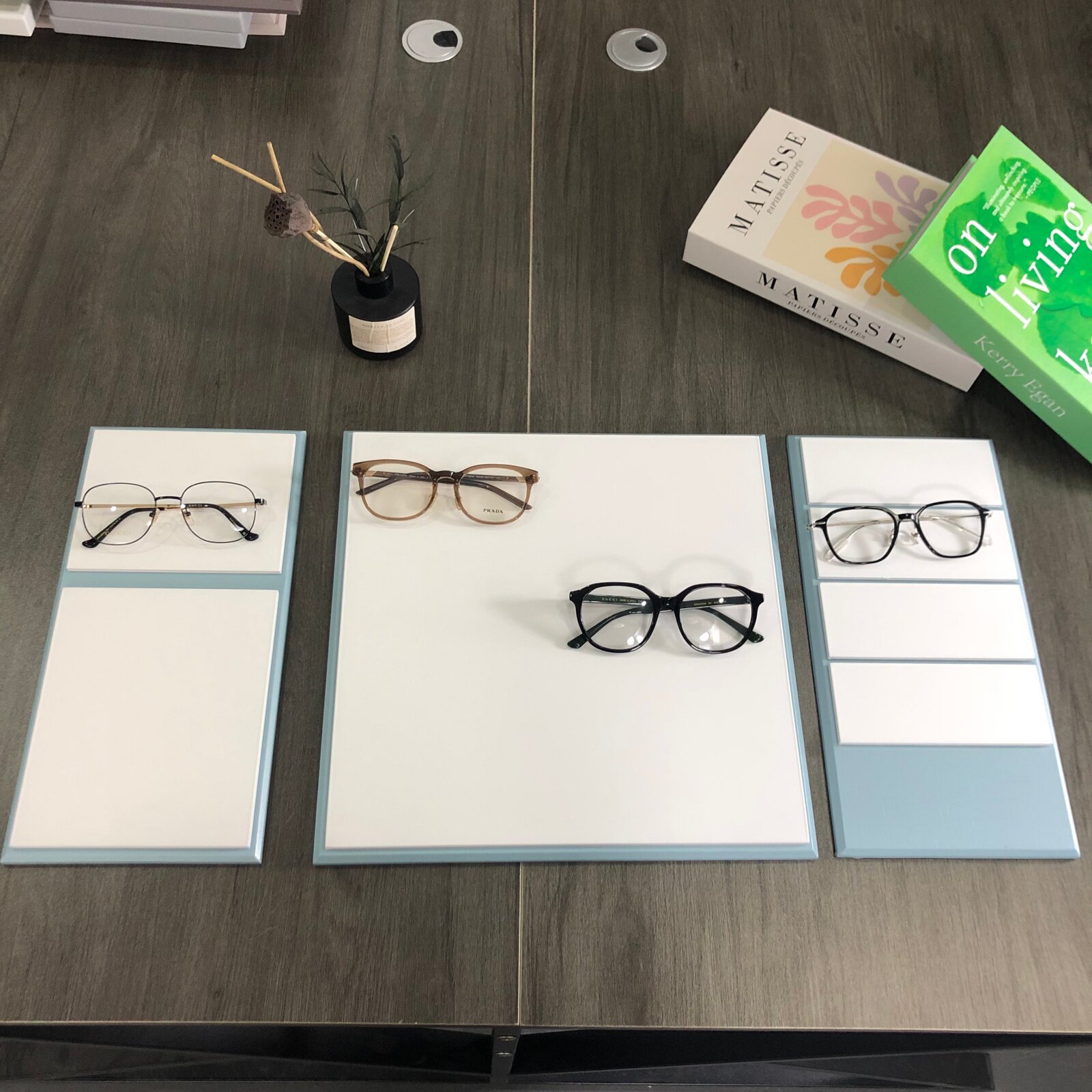 烤漆人造板眼镜陈列展示道具展示架中岛平铺道具太阳镜墨镜展板