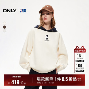 美式 NBA合作系列撞色插肩宽松款 复古连帽卫衣女 新款 ONLY2025冬季