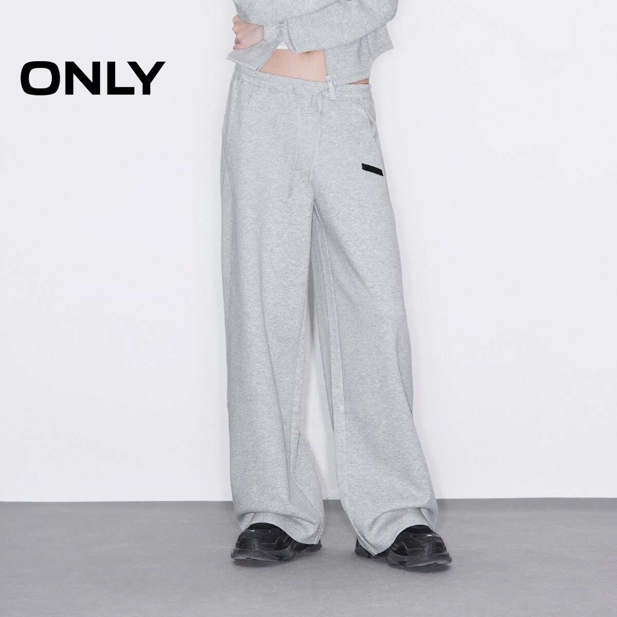 ONLY2026春季新款休闲简约高腰舒适宽松抽绳直筒裤纯色休闲裤女
