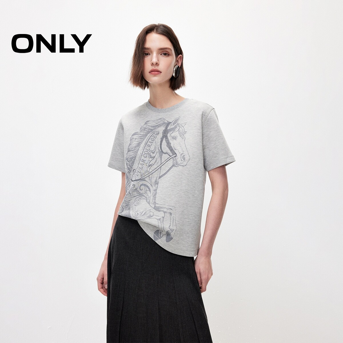 ONLY2026春季新款上衣松弛感圆领胸前马年刺绣宽松亲肤短袖T