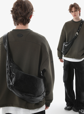 NESBIT复古油蜡皮男士饺子包2025新款软皮斜挎包高级感银扣牛角包