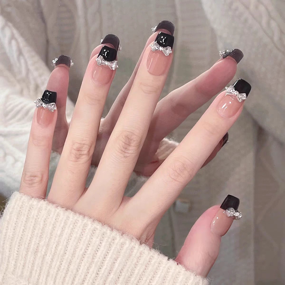 2025新款手工穿戴甲少女轻奢甜酷银色蝴蝶结假指甲美甲成品贴片