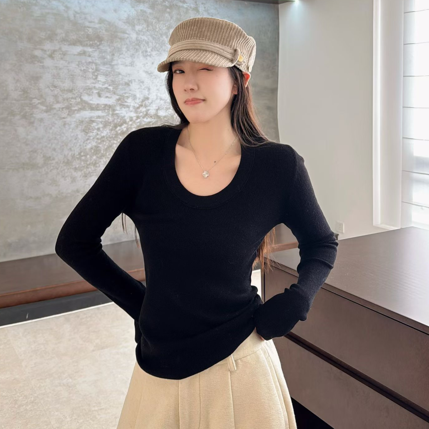 欧洲站2025冬季气质U领弹力修身纯色细羊毛针织衫百搭打底衫毛衣
