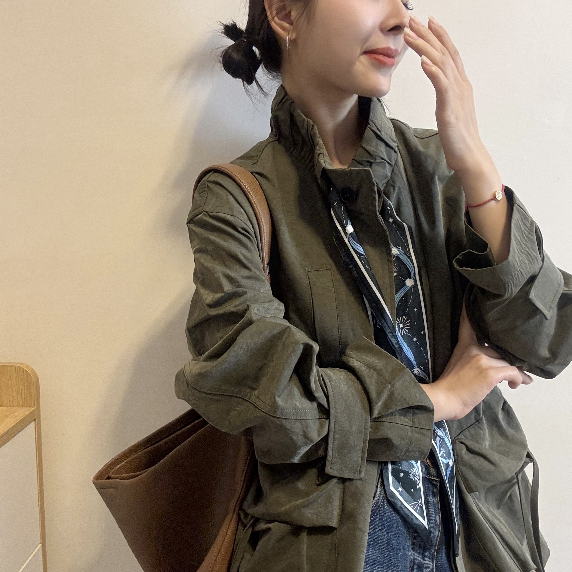 欧洲站2026秋季韩系褶皱立领配丝巾中长款复古大口袋风衣外套女潮