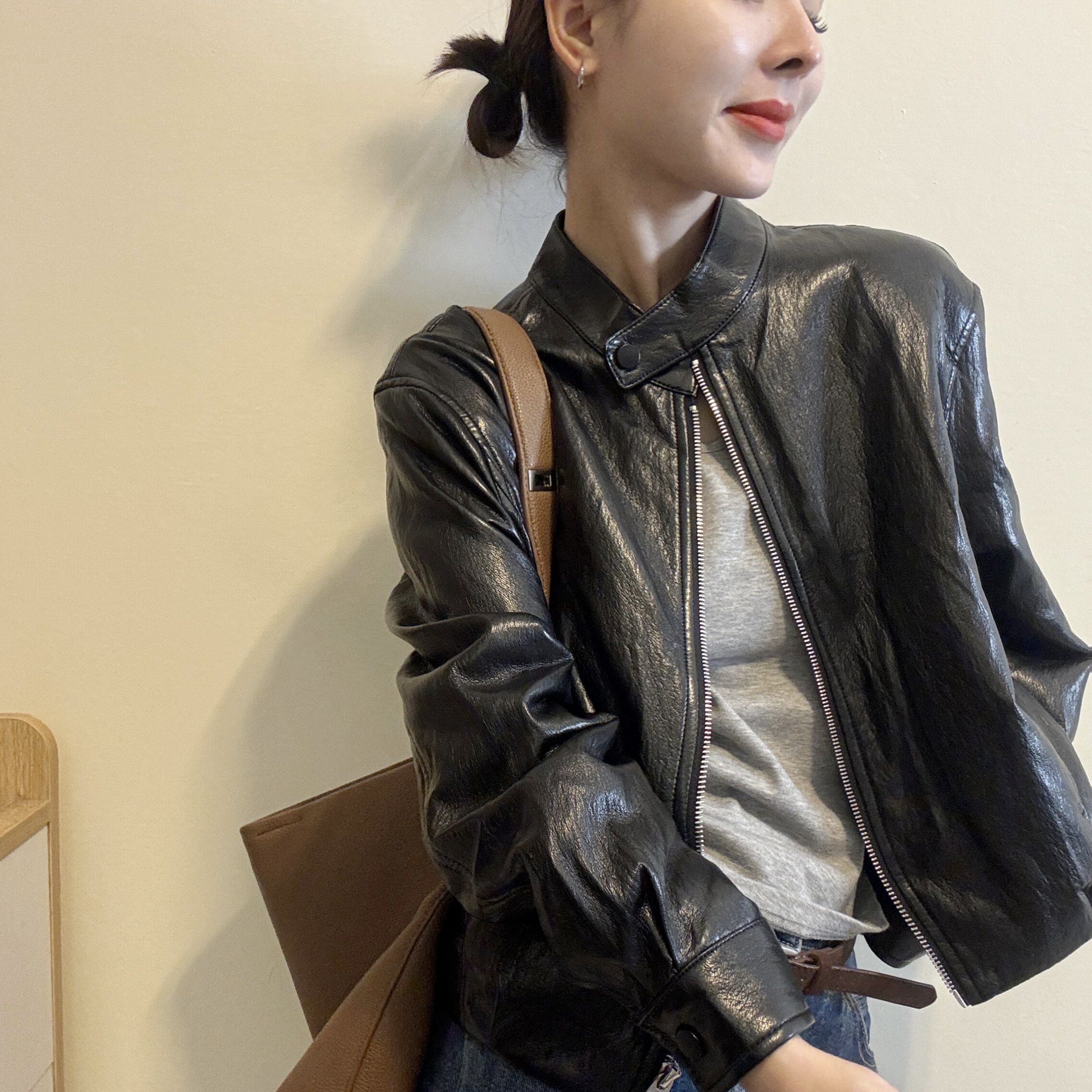 欧洲站2026冬季机车风立领内里白鸭绒保暖PU皮夹克拉链短外套女潮