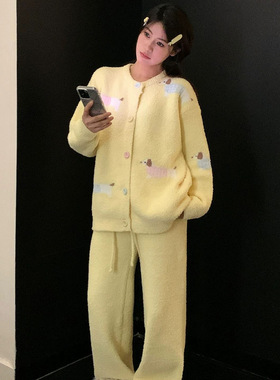奶黄色腊肠狗软绵开衫睡衣女冬季新款珊瑚绒加厚家居服套装半边绒