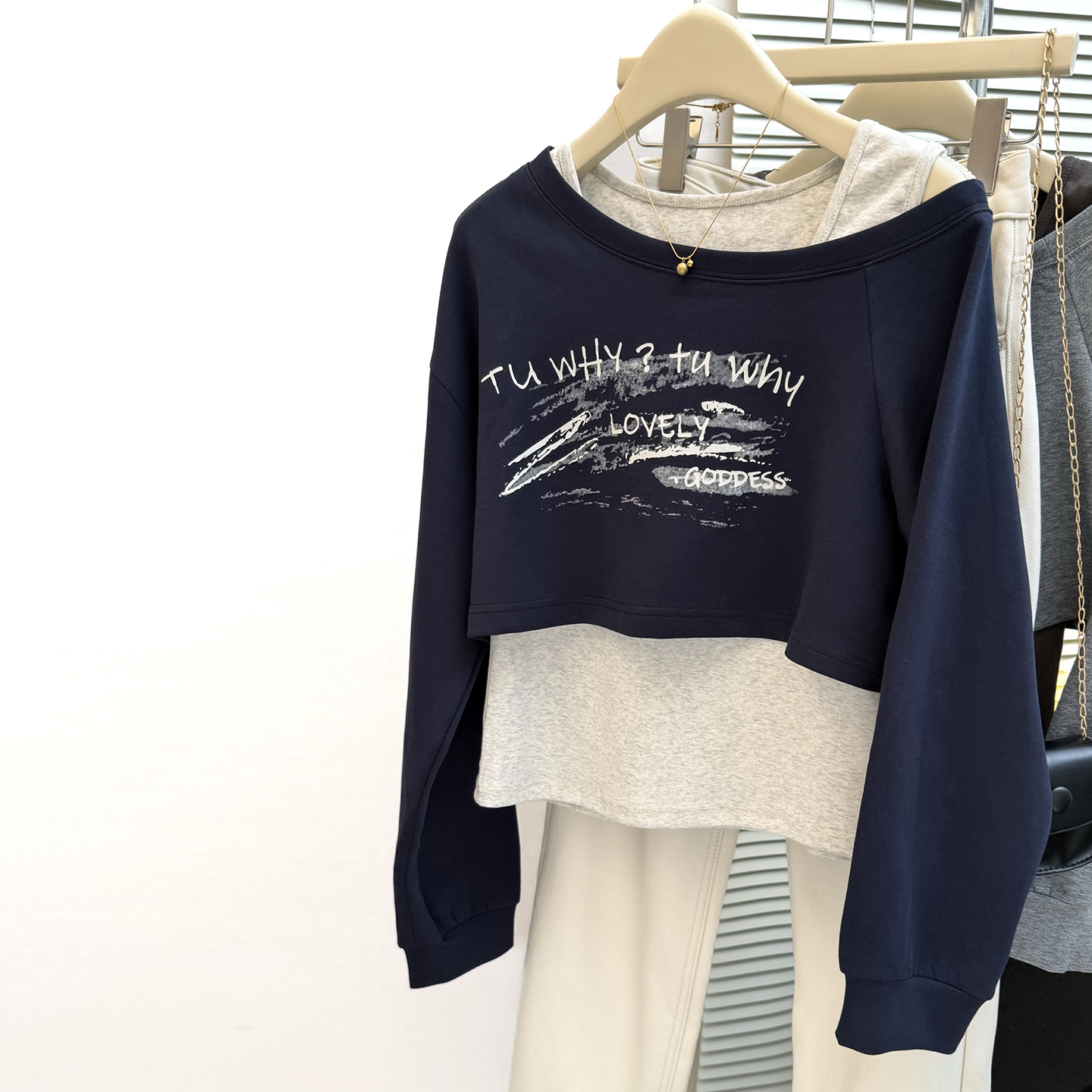 斜肩露肩短款长袖卫衣女春秋季