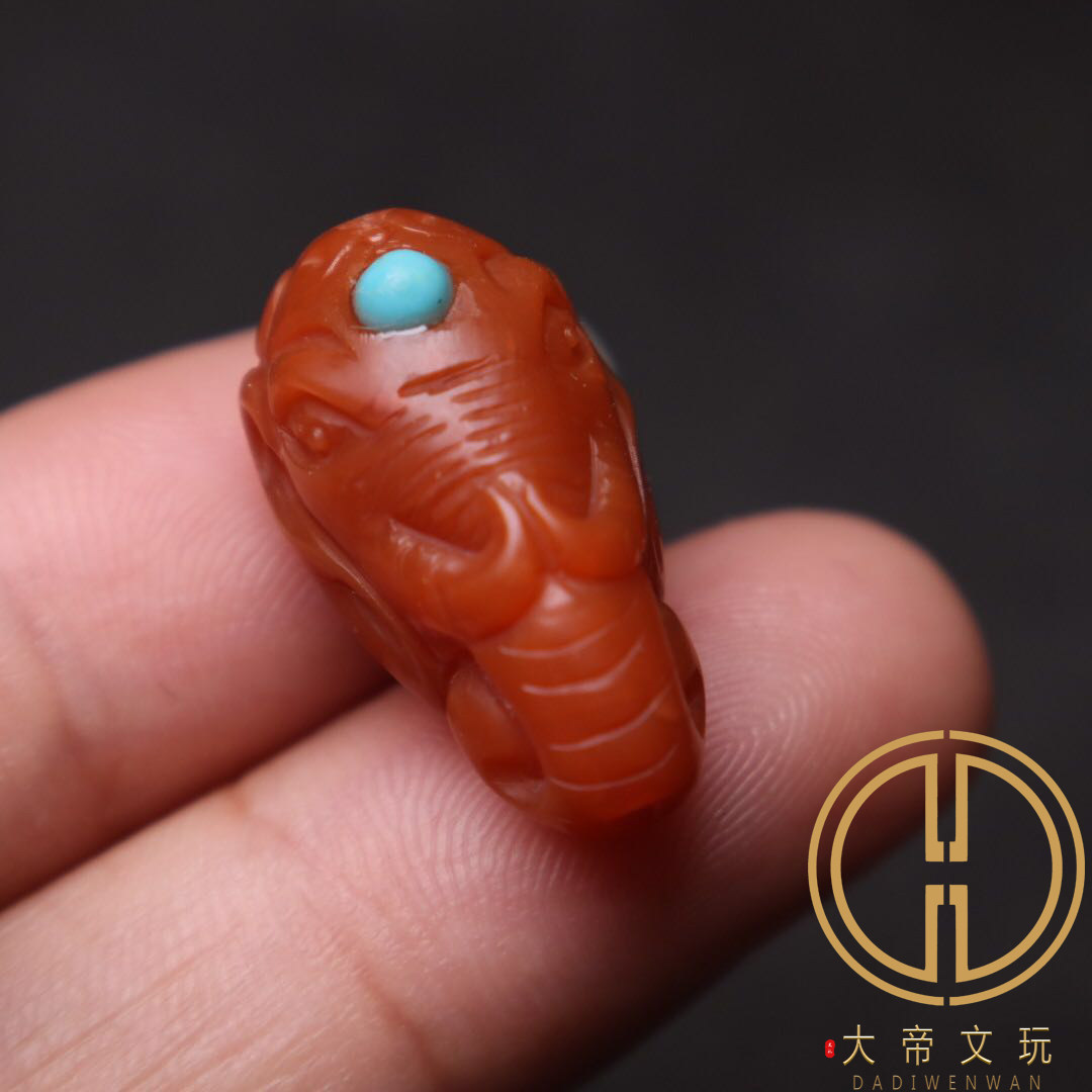南红背云镶嵌绿松配饰手串