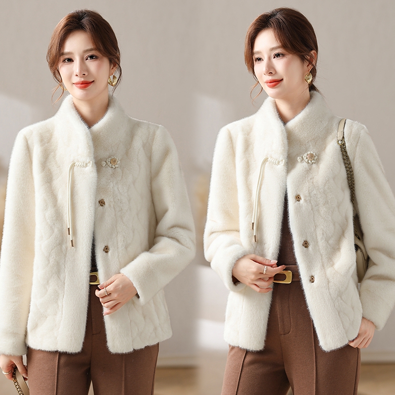 中年妈妈仿水貂绒皮毛一体外套