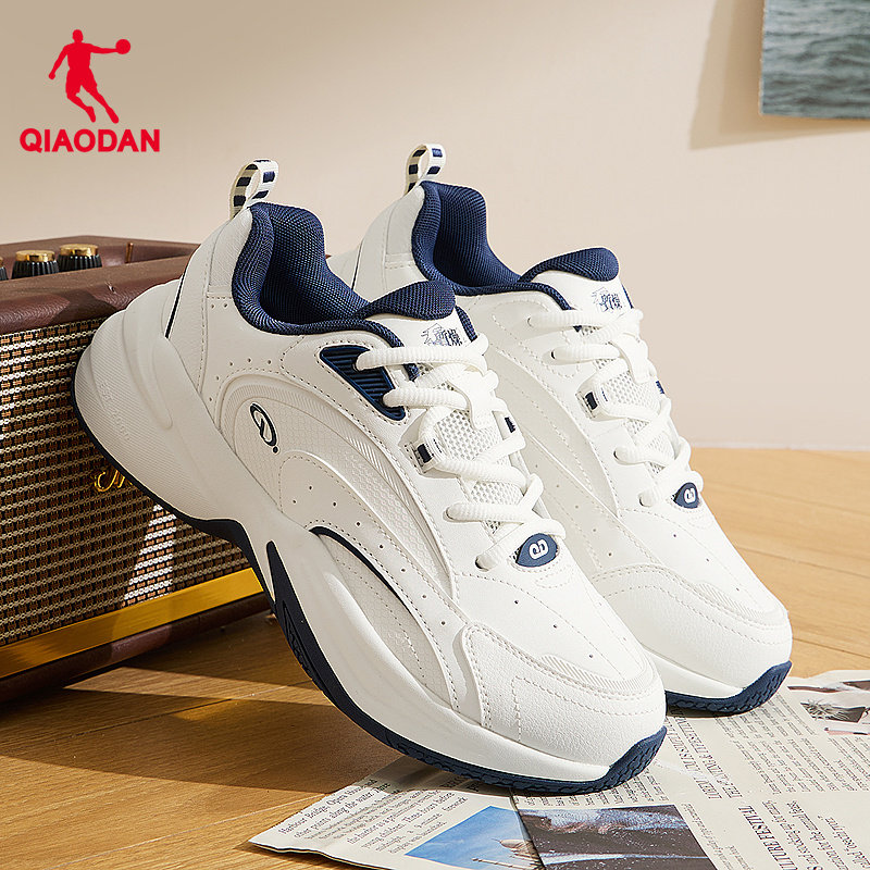 乔丹休闲鞋女鞋2025冬季新款网球鞋革面防水保暖运动鞋白色老爹鞋