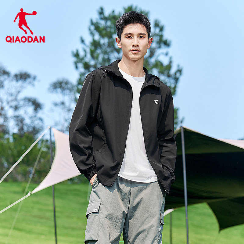 乔丹户外梭织风衣男2026春季新款男士单层防风骑行冲锋连帽外套男