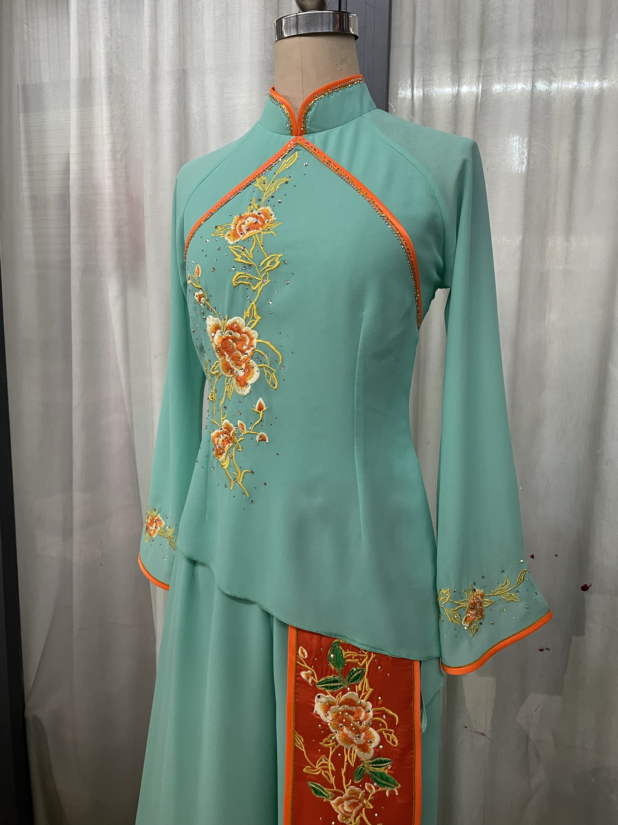 粟制春闺梦同款戏曲演出服女花旦中国风古典秧歌扇子舞服装定制