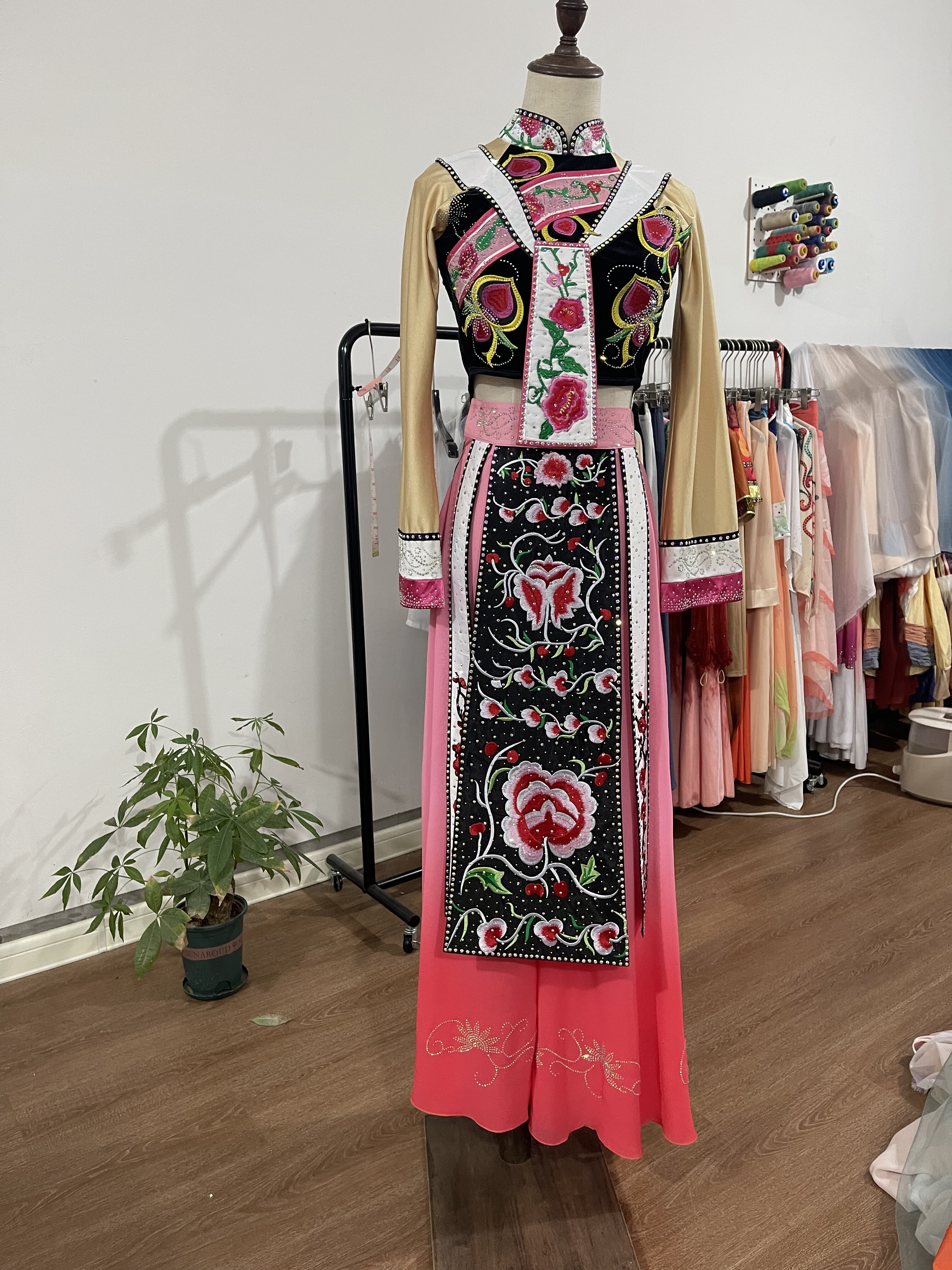 新款少数民族一缕秋舞蹈服装成人苗族演出服壮族彝族土家族舞蹈服,个性定制/设计服务/DIY,舞台演出/舞蹈服装定制/加工,淘宝优惠券,粉丝福利购,淘宝优惠卷