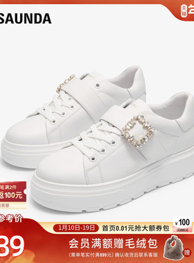 莱尔斯丹新款时尚钻扣低帮舒适系带魔术贴女板鞋4T56020