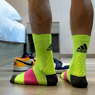 Adidas阿迪达斯男袜女子训练运动跑步撞色荧光绿高帮袜子GI7668