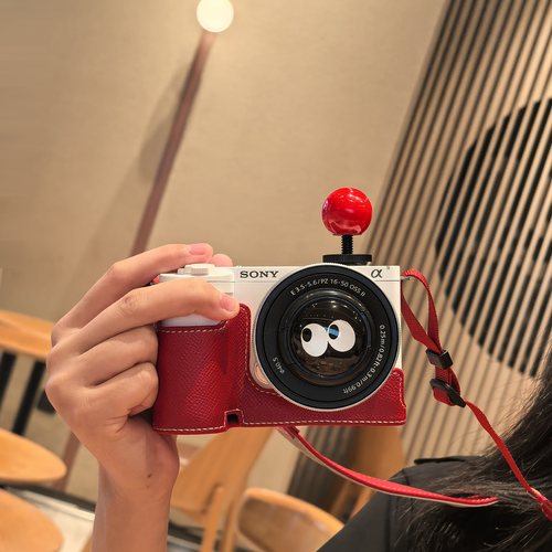 适用索尼zve10m2保护套ZVE10相机包A7C2壳配件A6400底座可爱红色