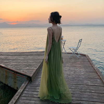 海滩夫人三亚拍照海边度假绿色沙滩裙性感露背吊带洋装女夏长裙