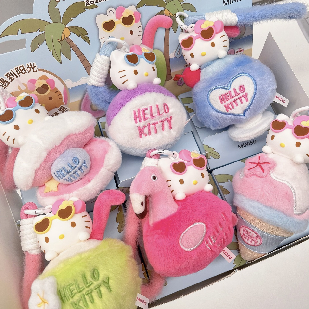 MINISO名创优品HELLO KITTY 夏日黑皮系列毛绒香薰凯蒂猫盲盒挂件