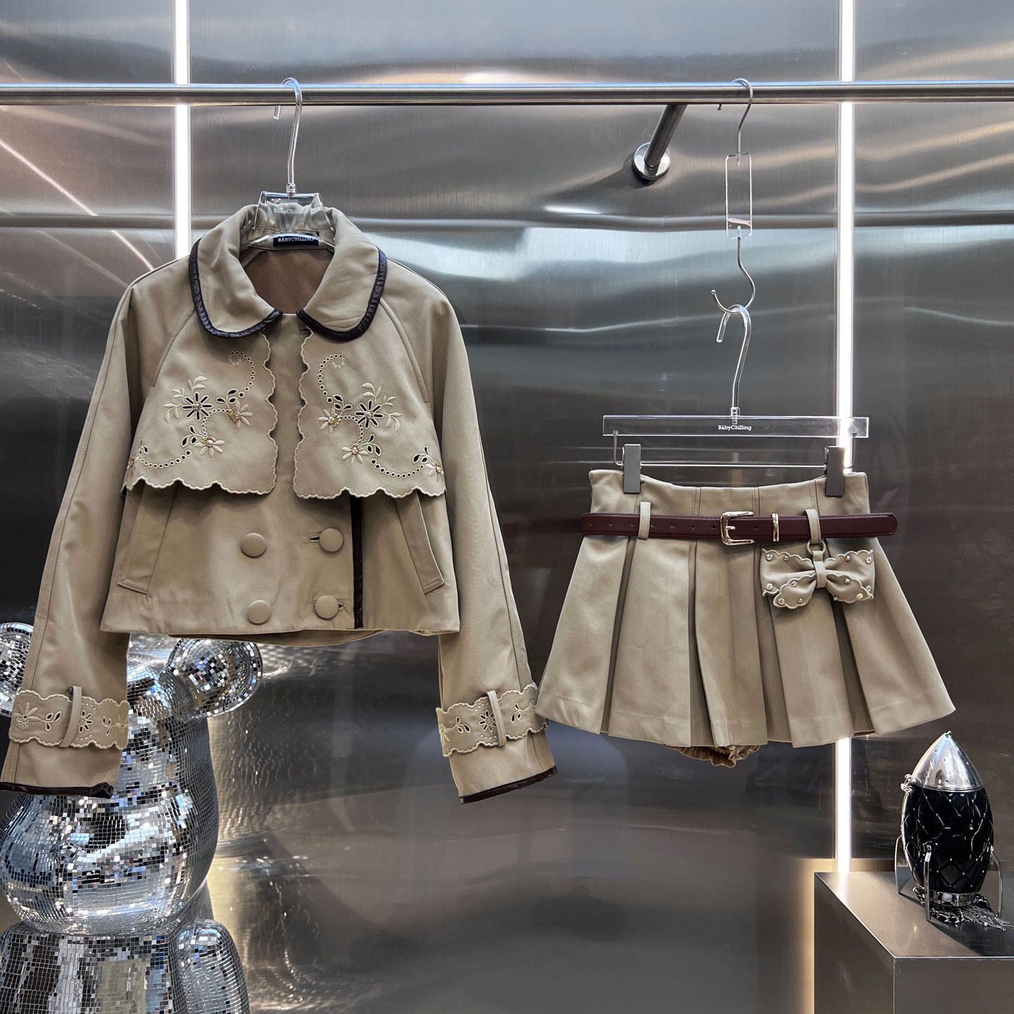 0MB.欧洲站新品深圳南油时尚娃娃领刺绣花朵短外套减龄半裙套装潮