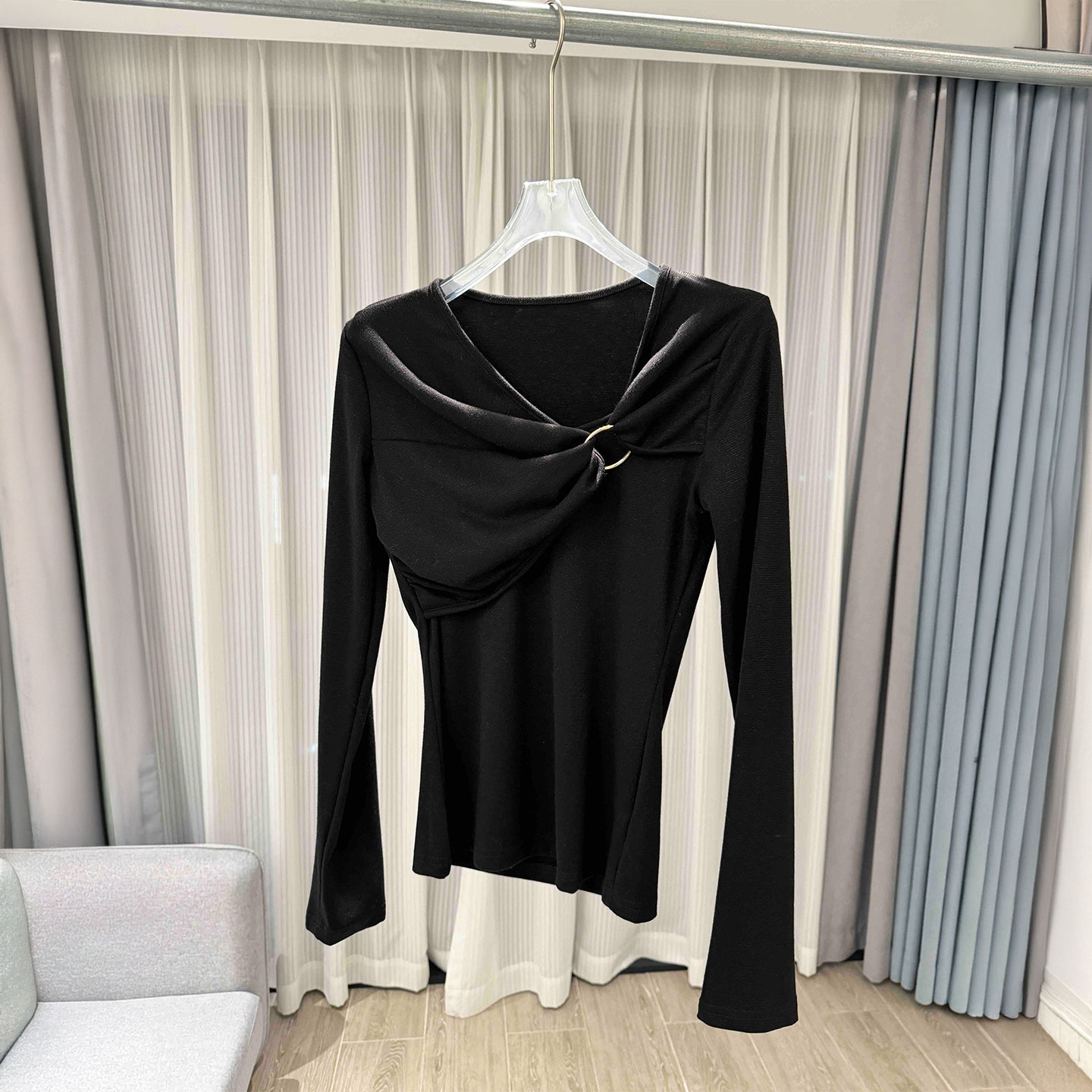 0MB.欧洲站新品法式扭结金属扣T恤打底衫不规则设计感修身上衣女