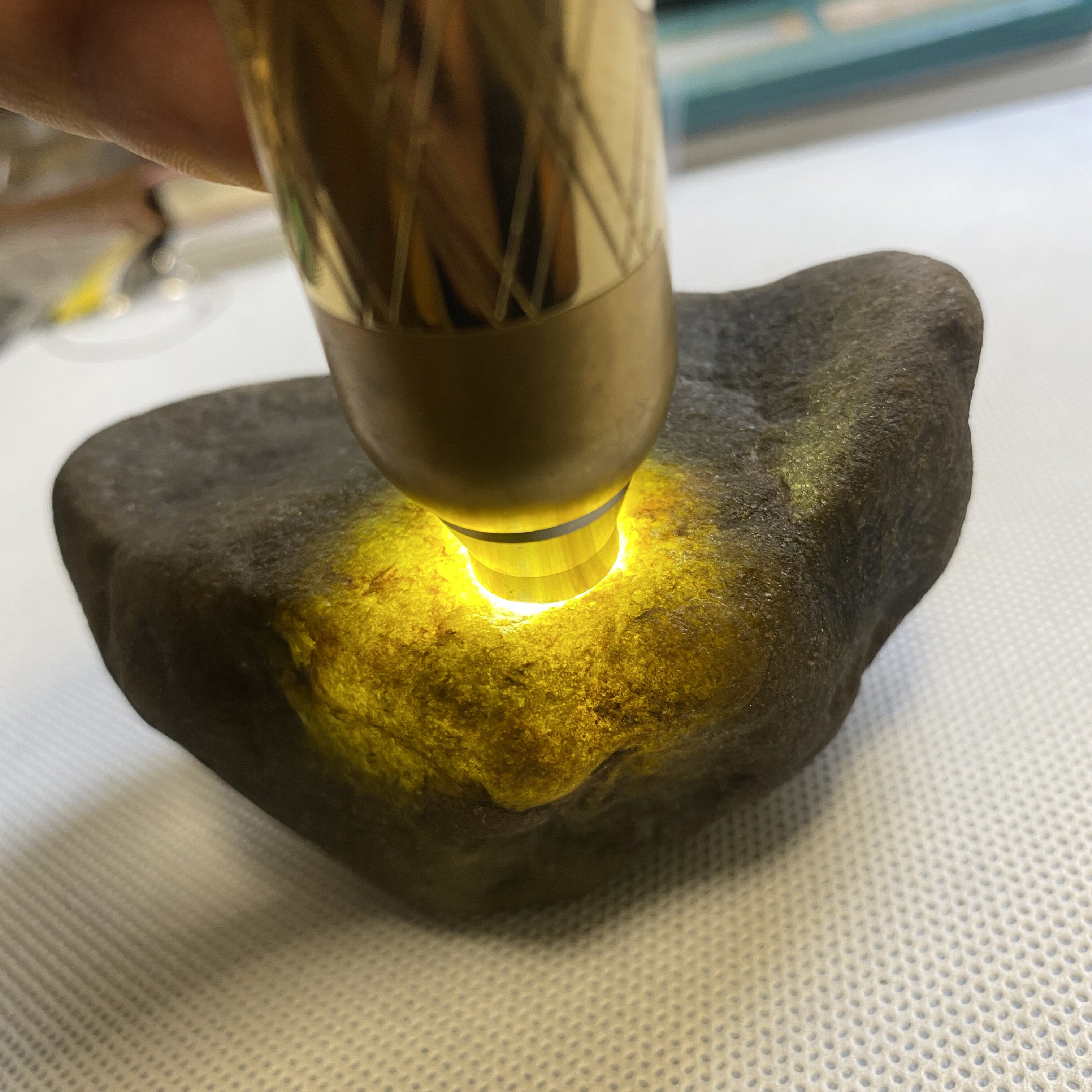MR-33 莫莫亮正场口缅甸翡翠原石毛料 飘花玉石原料 翻砂不错种好