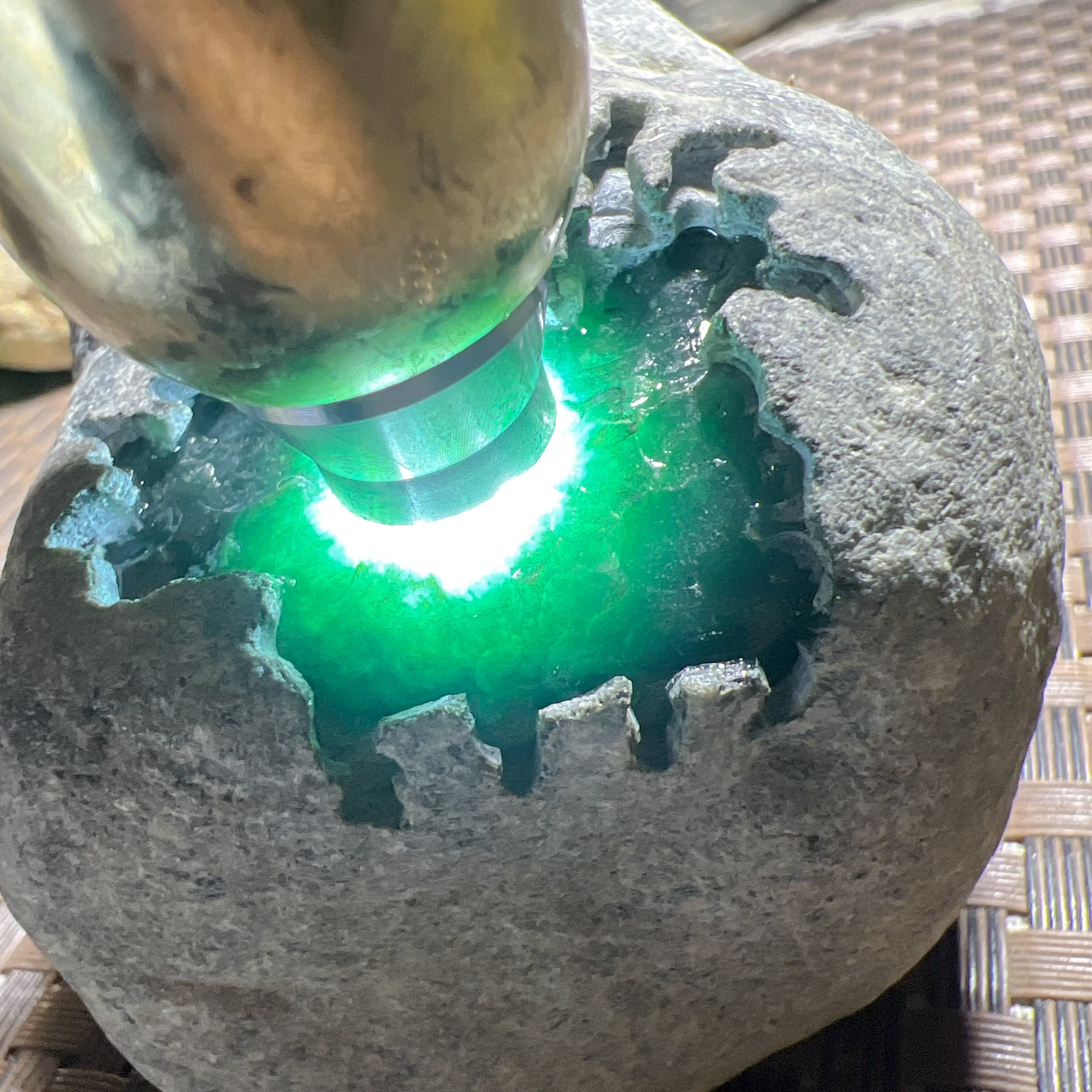 清仓 天然缅甸翡翠原石莫湾基油青种开窗料玉石毛料公斤料批发a货