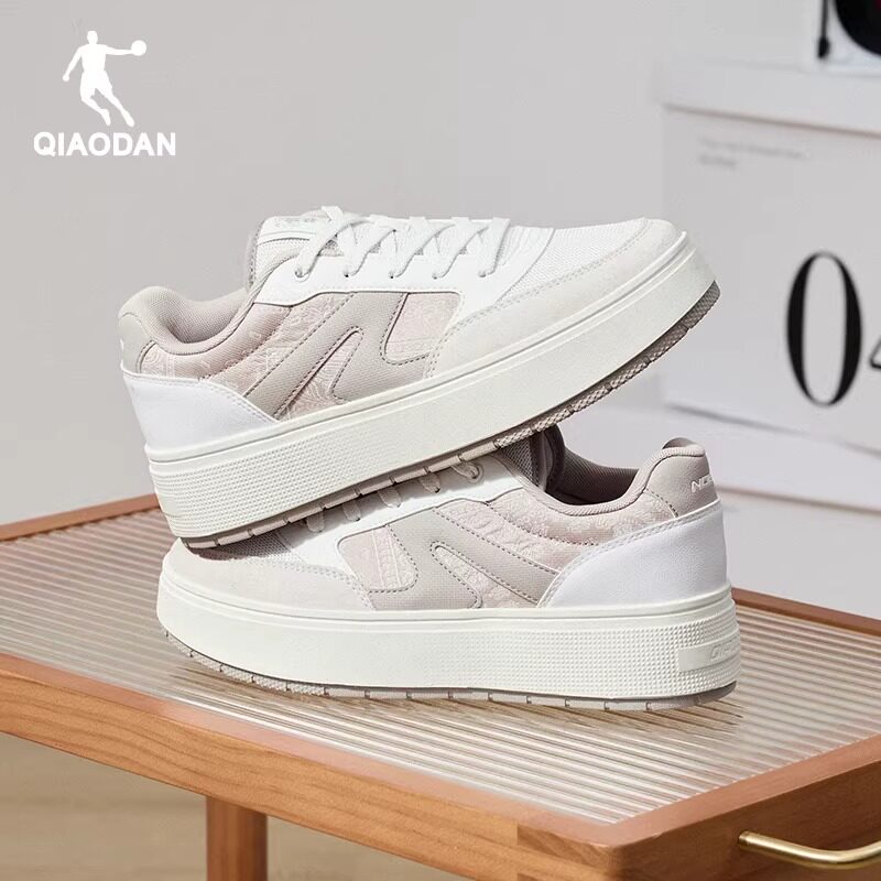 乔丹月白腰果花运动板鞋冬季新品休闲鞋女网面增高厚底小白鞋学生