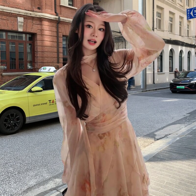 原版定制晚秋花房法式碎花v领长袖连衣裙女夏温柔风收腰短裙