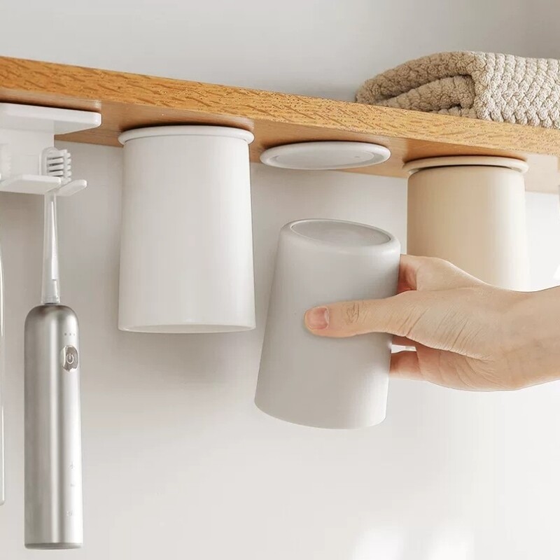 镜柜底磁吸式漱口杯牙刷杯倒挂儿童洗漱杯子挂墙置物架刷牙杯亲子
