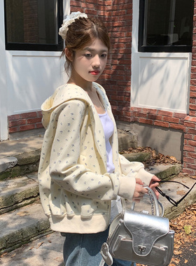 春秋多巴胺奶黄色小碎花卫衣外套女生显白正肩拉链开衫连帽短外套