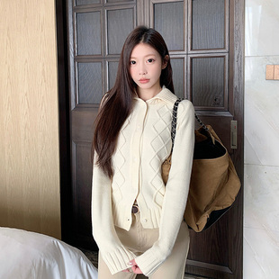 2026春季奶黄色毛衣外套女菱格绞花开衫针织衫翻领正肩修身短外套