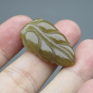天然玉石新疆和田玉且末糖黄金糖叶子树叶大业有成吊坠事业有成