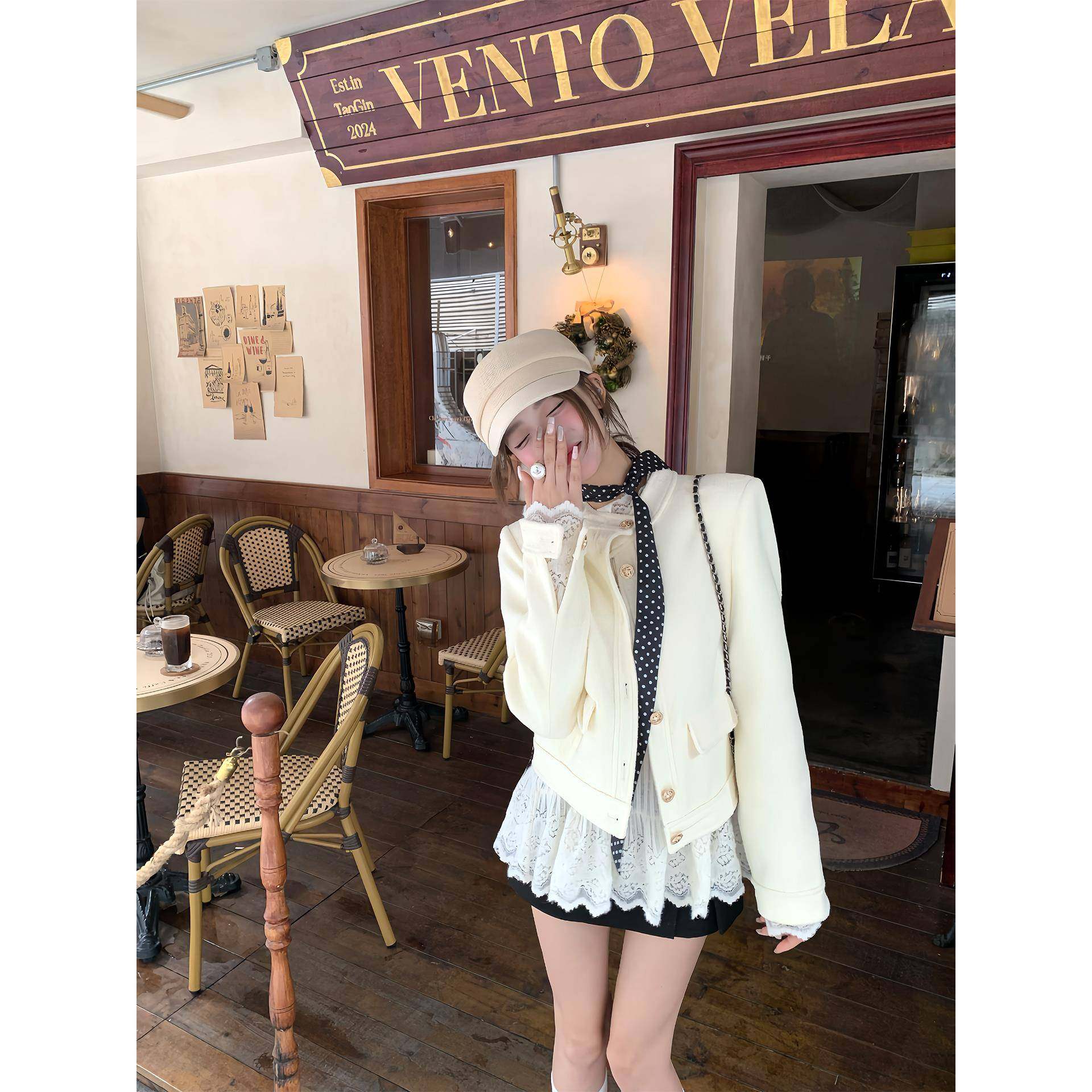 七颗虾滑短款外套早秋装新款女2025小香风千金氛围感减龄正肩上衣