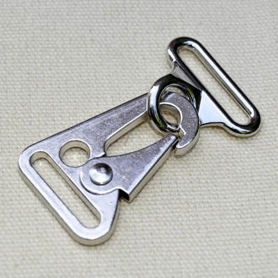 对扣鹰嘴钩户外战术登山扣挂钩