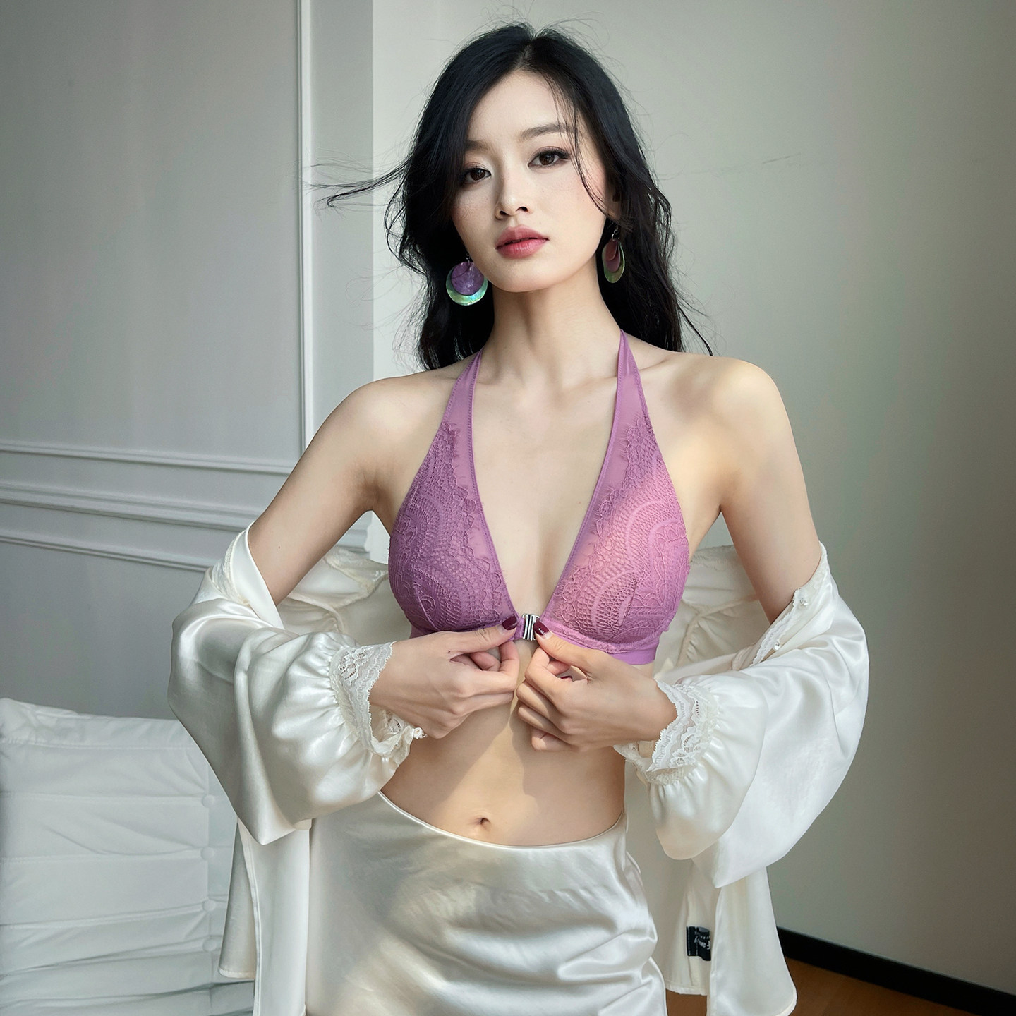 前扣蕾丝内衣女小胸显大软钢圈防下垂薄款法式挂脖美背文胸罩套装