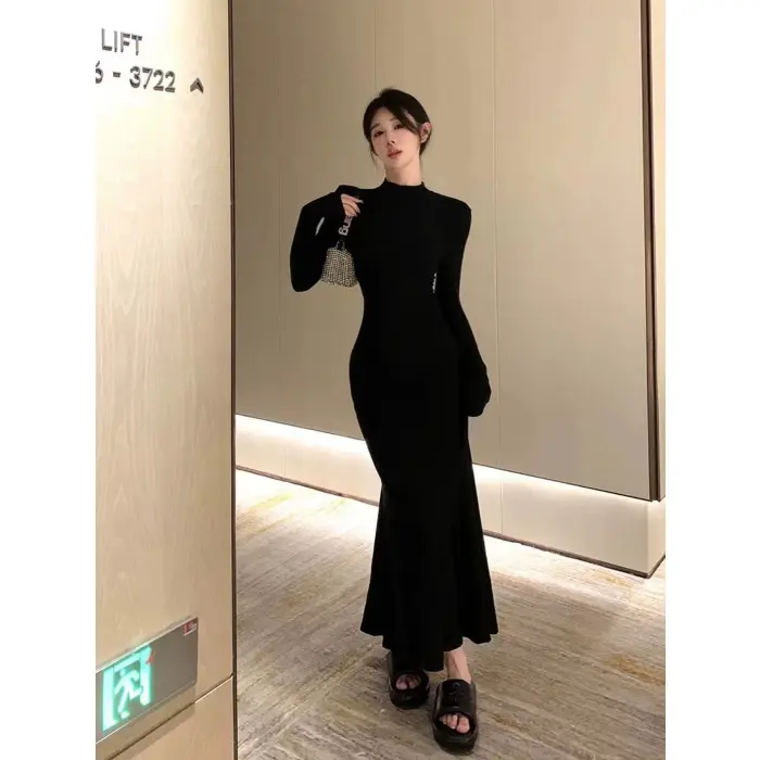 伊佳人红色高领针织连衣裙女秋季法式气质打底修身包臀鱼尾长裙女