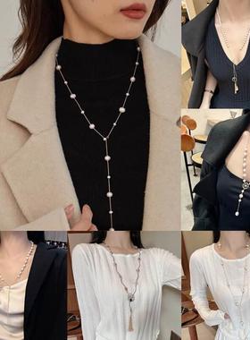 专为女性设计，配有小众项炼和星光璀璨的珠宝