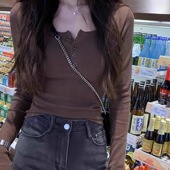 新款 打底衫 韩版 别致纽扣白色t恤女2026夏季 修身 长袖 短款 低领上衣