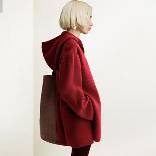 连帽毛衣外套女2026年冬新款红色百搭气质宽松英伦风针织加厚外套